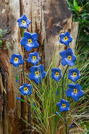 Forget-me-not garden sculpture