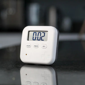 Pill box with vibrating alarm