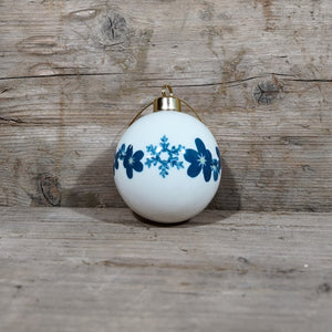 Forget-me-not and snowflake bauble