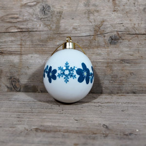 Forget-me-not and snowflake bauble