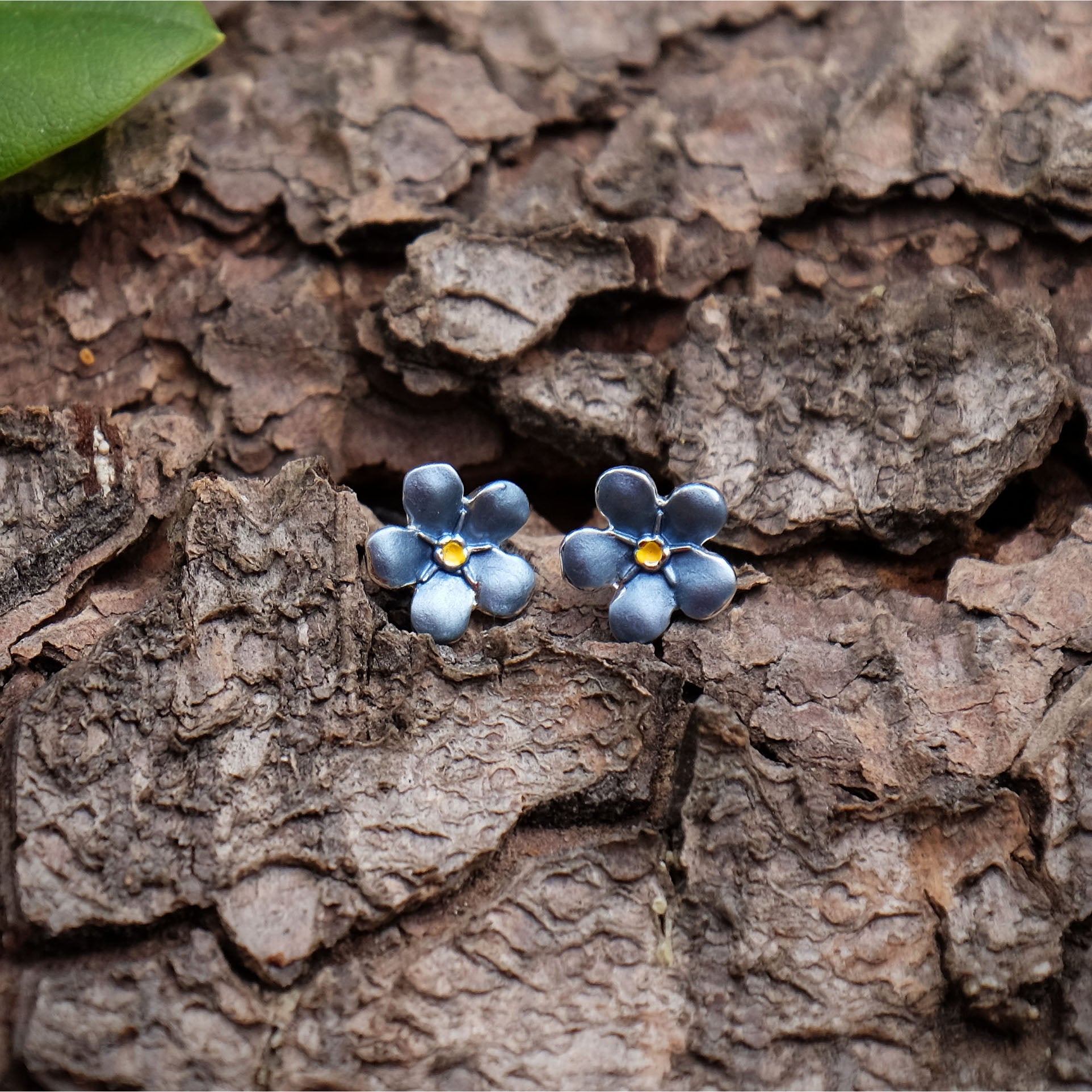 Forget me-not mini flower earrings - Alzheimer's Society