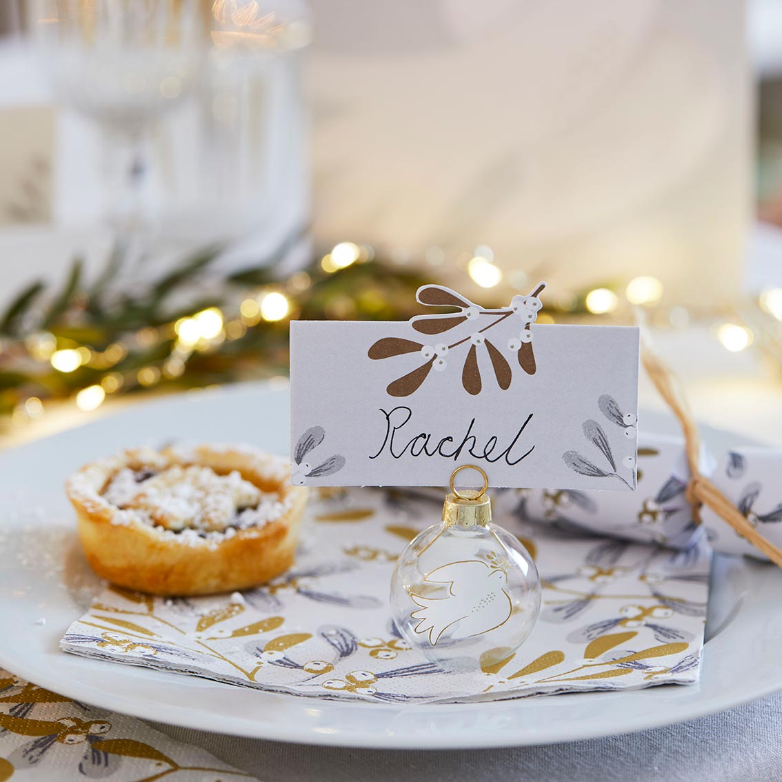 Mistletoe paper tablecloth